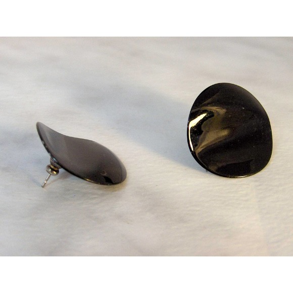 Black Enamel Concave Post earrings - Picture 5 of 5